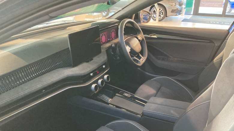 Skoda Superb 1.5 TSI e-TEC Sportline 5dr DSG Petrol Hatchback